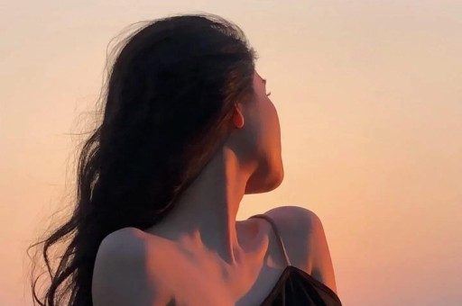 陪玩陪睡仅冰山一角！继关晓彤“遭殃”后千万网红再曝娱圈猛料